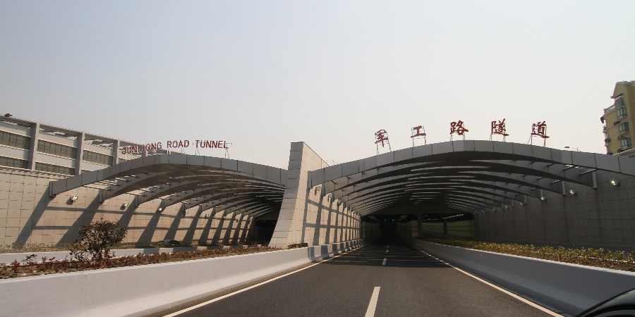 SMW工法：上海军工路越江隧道